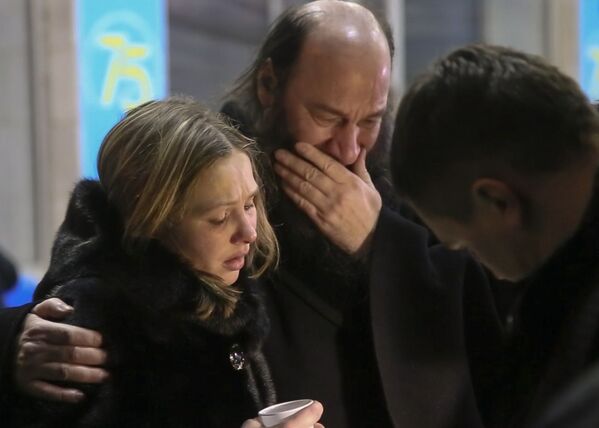 خویشاوندان و دوستان مسافران هواپیمای آن-148 ( آنتونوف-148) که در حومه مسکو سقوط کرد - اسپوتنیک ایران  