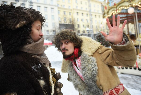 شرکت کنندگان جشن وداع با زمستان « ماسلنیتسا» در روسیه - اسپوتنیک ایران  