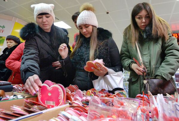 خرید کادوی روز ولنتاین در فروشگاه های مسکو - اسپوتنیک ایران  
