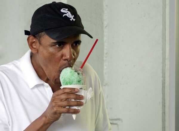 باراک اوباما، رئیس جمهور آمریکا بستنی می خورد - اسپوتنیک ایران  
