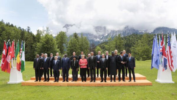 Совместное фото лидеров Большой семерки возле замка Эльмау в Германии - اسپوتنیک ایران  