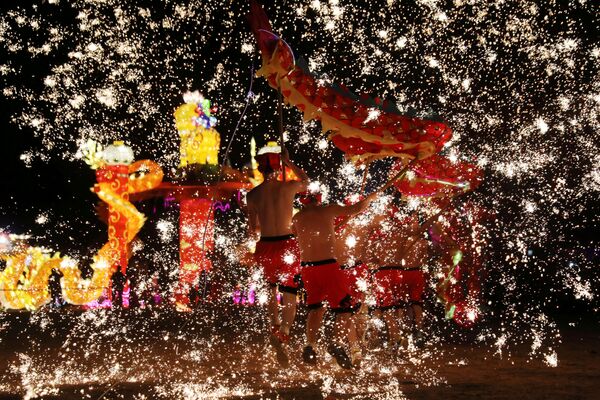رقص اژدها در جشن سال نو چینی - اسپوتنیک ایران  