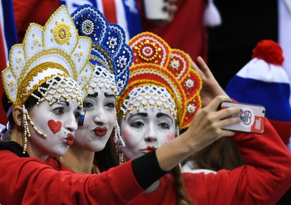 هواداران روسیه در بازی هوکی روسیه-آمریکا در 23-مین بازی های المپیک زمستانی - اسپوتنیک ایران  