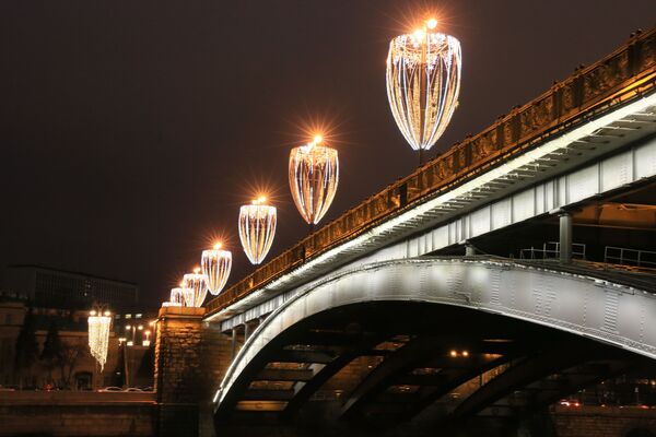 تزئینات سال نو  بر روی پل سنگی در مسکو - اسپوتنیک ایران  