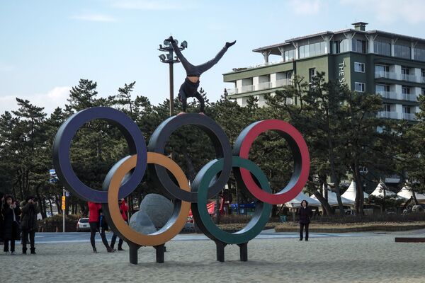 حلقه های المپیک در المپیک زمستانی پیونگ چانگ کره جنوبی - اسپوتنیک ایران  