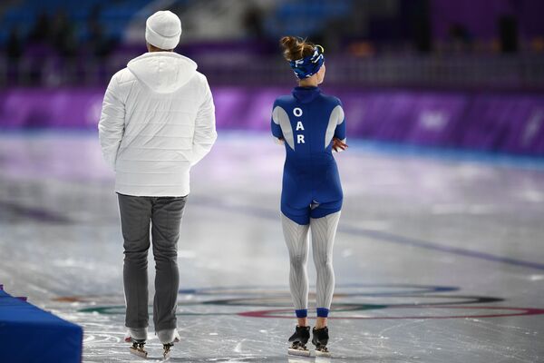 مربی رومان دانیلوف و ناتالیا وارونینا در المپیک زمستانی پیونگ چانگ کره جنوبی - اسپوتنیک ایران  