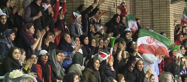 زنان ایران امیدوارند از امکان استثنایی حضور دائمی در بازی های بستکبال برخوردار شوند - اسپوتنیک ایران  