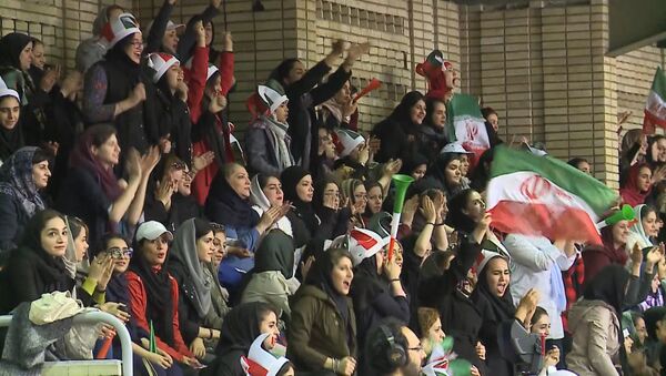 زنان ایران امیدوارند از امکان استثنایی حضور دائمی در بازی های بستکبال برخوردار شوند - اسپوتنیک ایران  