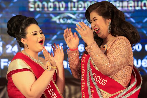 شرکت کنندگان مسابقه دختر شایسته چاق میس جامبو در تایلند - اسپوتنیک ایران  
