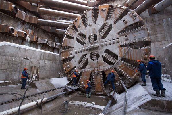 کارگران در زمان کار ساخت ایستگاه «جنوب شرقی» خط کاژوخوف مترو مسکو - اسپوتنیک ایران  