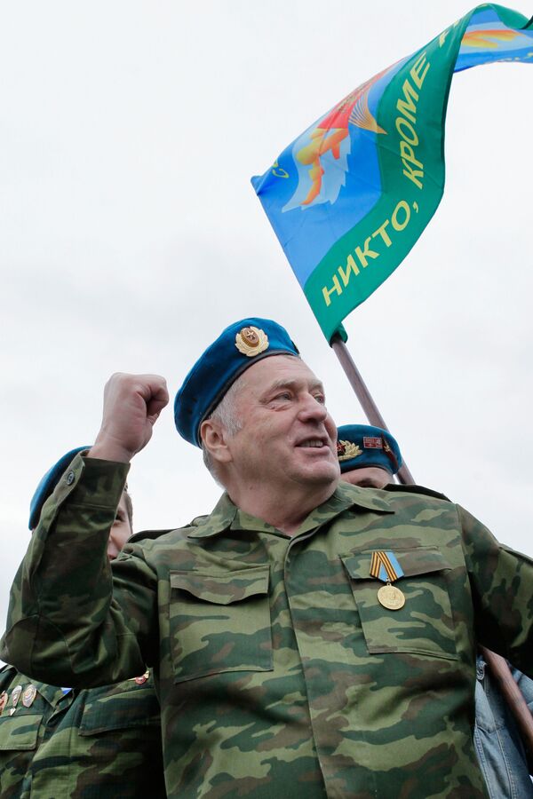 ولادیمیر ژیرینوفسکی، کاندید انتخابات ریاست جمهوری 2018 روسیه در جشن تفنگداران دریایی روسیه - اسپوتنیک ایران  