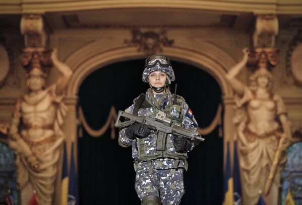 زن سرباز در ارتش رومانی - اسپوتنیک ایران  