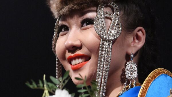 برنده مسابقه ی منطقه ای سالانه ملکه زیبایی بوریاتی  دانگینا 2018 سوتلانا دارمایوا - اسپوتنیک ایران  