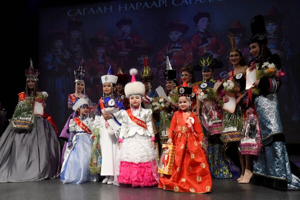 شرکت کنندگان مسابقه ی منطقه ای سالانه ملکه زیبایی بوریاتی  دانگینا 2018 در چیتا - اسپوتنیک ایران  