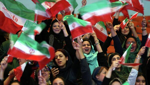 امکان حضور بانوان ایرانی در ورزشگاه ها تا حدی تامین خواهد شد - اسپوتنیک ایران  