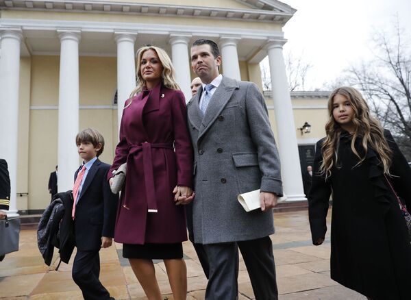 دونالد ترامپ پسر و همسرش وانسا با فرزندانشان در واشنگتن - اسپوتنیک ایران  