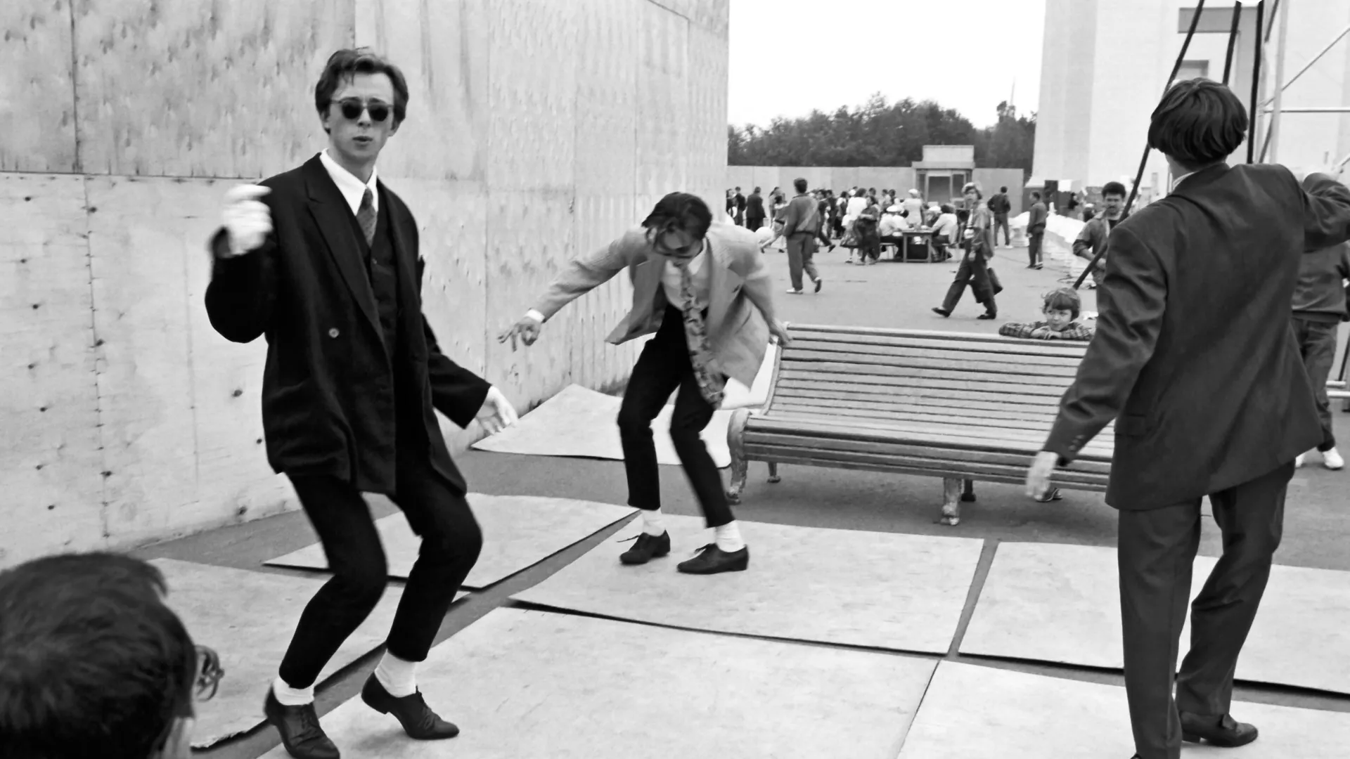 Московские стиляги танцуют твист, 1980 год Московские стиляги танцуют твист, 1980 год - اسپوتنیک ایران , 1920, 16.02.2022