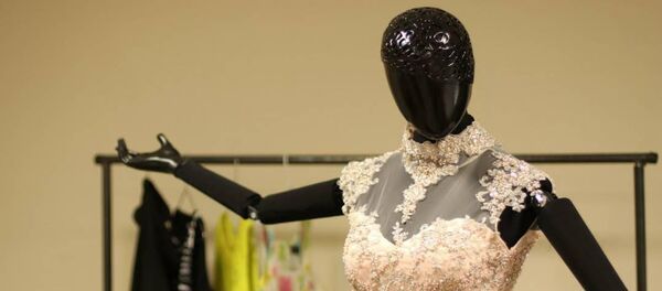 پس از مشهد، اینبار مانکن زنده در کرمانشاه پس از مشهد، اینبار مانکن زنده در کرمانشاه - اسپوتنیک ایران