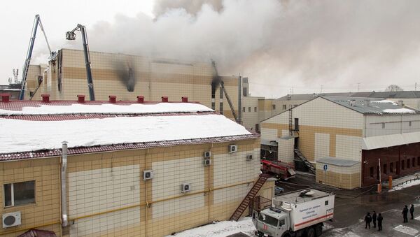 آتش سوزی در مرکز تجاری در کمروو  روسیه - اسپوتنیک ایران  