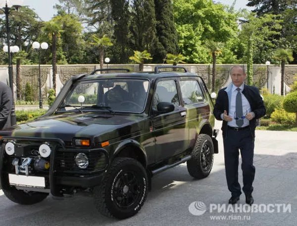 President Putin showing off his Lada Niva in Sochi. President Putin showing off his Lada Niva in Sochi. - اسپوتنیک ایران