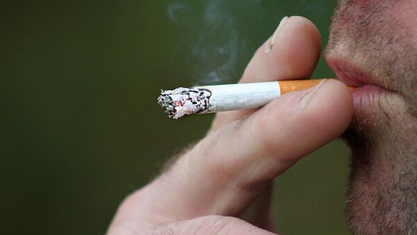 خطر سیگار کشیدن در برابر غیر سیگاری ها - اسپوتنیک ایران  