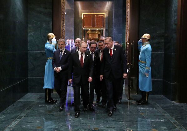 ولادیمیر پوتین رئیس جمهور روسیه و رجب طیب اردوغان رئیس جمهور ترکیه در کاخ ریاست جمهوری در آنکارا - اسپوتنیک ایران  