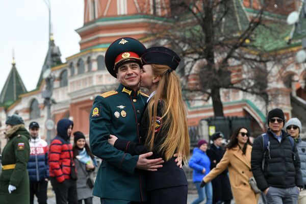 فارغ التحصیلان مدرسه عالی فرماندهی کل ارتش روسیه در میدان سرخ - اسپوتنیک ایران  
