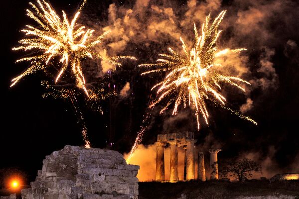 آتش بازی به مناسبت جشن عید پاک در یونان - اسپوتنیک ایران  