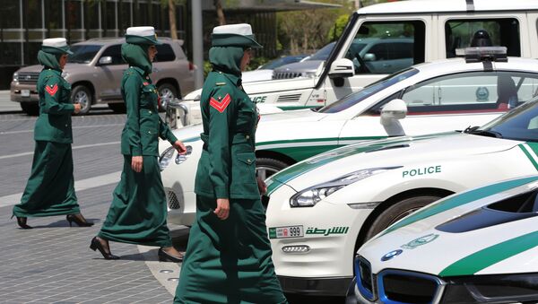 حرکت نمایشی جالب خودروها در دبی که در گینس ثبت شد +ویدئو - اسپوتنیک ایران  