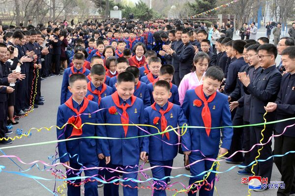 دانش آموزان در جشن آغاز سال تحصیلی - اسپوتنیک ایران  