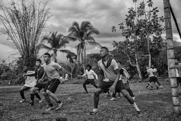 عکس «فوتبال صلح آمیز» از جوآن آردوندو از کلمبیا - اسپوتنیک ایران  