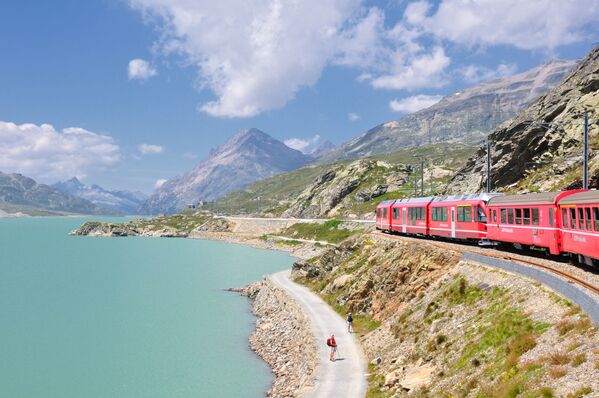 خط راه آهن در امتداد دریاچه «لاگو بیانکو» ایتالیا از جمله میراث کم آشنای یونسکو - اسپوتنیک ایران  
