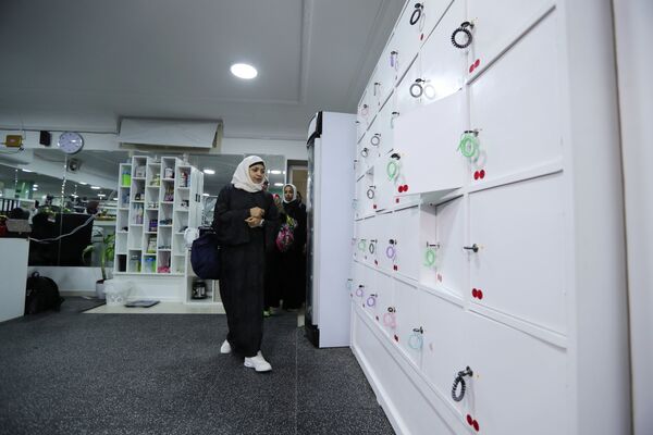 زنان سعودی در سالن ورزشی در القطیف عربستان سعودی - اسپوتنیک ایران  