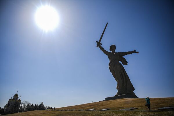 مجسمه «سرزمین مادری صدا میکند!» در ولگاگراد - اسپوتنیک ایران  