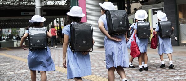 بازداشت دو دختر بچه آمریکایی به اتهام برنامه‌ریزی برای قتل عام - اسپوتنیک ایران  