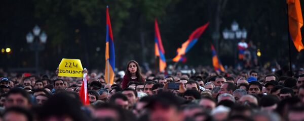 معترضان به بستن جاده منتهی شونده به فرودگاه ایروان پرداختند + فیلم معترضان به بستن جاده منتهی شونده به فرودگاه ایروان پرداختند + فیلم - اسپوتنیک ایران