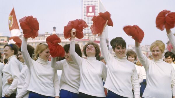 رژه تربیت بدنی در میدان سرخ در روز کارگر سال ۱۹۶۹ - اسپوتنیک ایران  