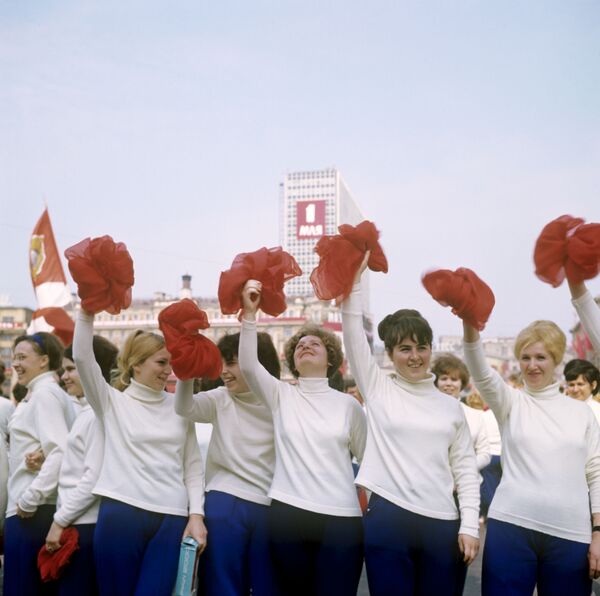 رژه تربیت بدنی در میدان سرخ در روز کارگر سال ۱۹۶۹ - اسپوتنیک ایران  