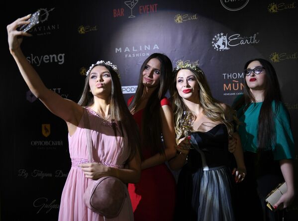 شرکت کنندگان کنکور زیبایی «دوشیزگان و بانوان روسیه 2018» در مسکو - اسپوتنیک ایران  