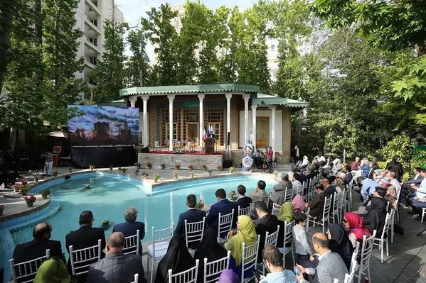 در نمایشگاه کتاب و عکس روسیه «روسیه از نمایی نزدیک» در تهران در نمایشگاه کتاب و عکس روسیه «روسیه از نمایی نزدیک» در تهران - اسپوتنیک ایران