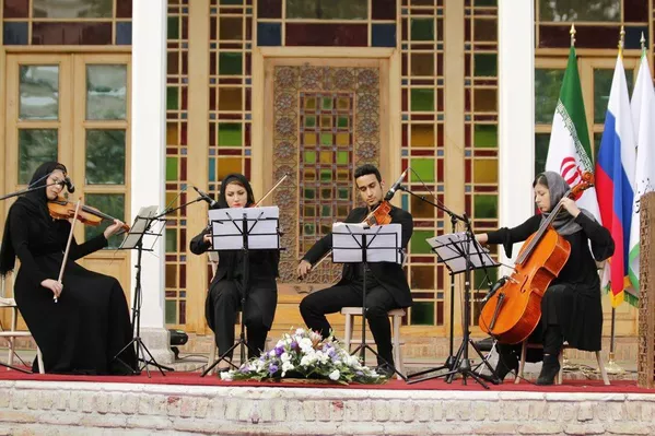 در نمایشگاه کتاب و عکس روسیه «روسیه از نمایی نزدیک» در تهران در نمایشگاه کتاب و عکس روسیه «روسیه از نمایی نزدیک» در تهران - اسپوتنیک ایران