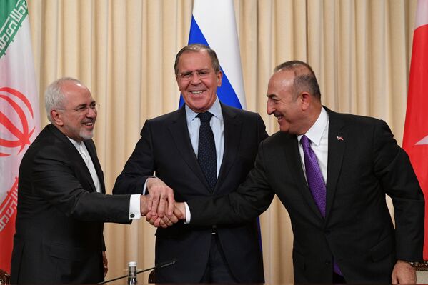 وزرای امور خارجه ایران، روسیه و ترکیه در کنفرانس خبری دیدار سه جانبه در مسکو - اسپوتنیک ایران  