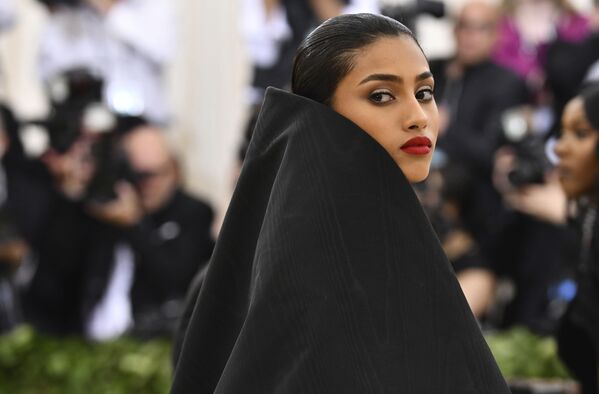 مدل ایمان حمام در مراسم Met Gala 2018 در نیویورک - اسپوتنیک ایران  