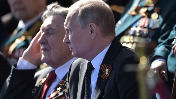 چه کسانی در رژه های پیروزی در مسکو در کنار پوتین بودند؟ - اسپوتنیک ایران  