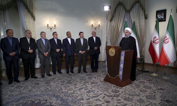 حسن روحانی رئیس جمهور ایران در هنگام پیام تلویزیونی پس از خارج شدن آمریکا از برجام - اسپوتنیک ایران  