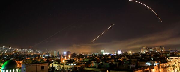 پدافند هوایی سوریه حمله هوایی به دمشق را دفع می کند پدافند هوایی سوریه حمله هوایی به دمشق را دفع می کند - اسپوتنیک ایران