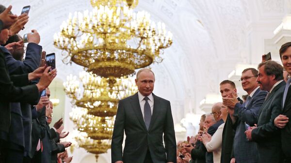 Избранный президент РФ Владимир Путин во время церемонии инаугурации в Кремле - اسپوتنیک ایران  