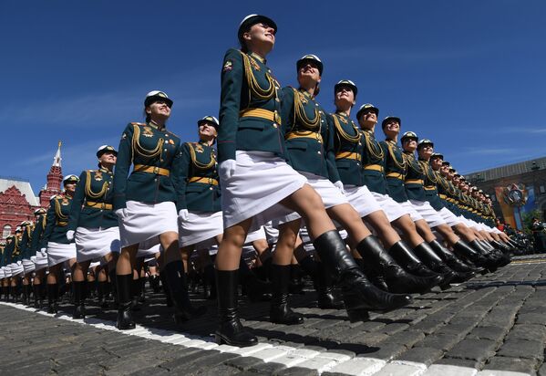 دانشجویان دانشگاه نظامی وزارت دفاع روسیه در رژه ی نظامی به مناسبت ۷۳ مین جشن پیروزی - اسپوتنیک ایران  