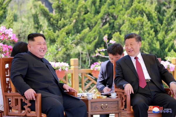 رهبر کره شمالی در دیدار با رئیس جمهور چین در دالیان - اسپوتنیک ایران  