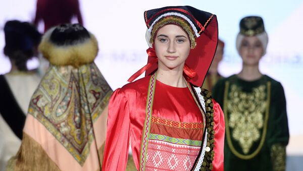 مدهای اسلامی در فستیوال طراحان مد قازان-2018 در تاتارستان - اسپوتنیک ایران  